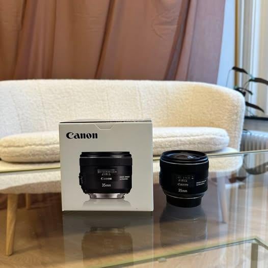 Canon EF 35 mm 2.0 lens