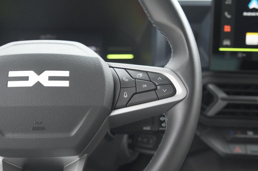 Dacia Duster mild hybrid 130 expression | camera | stoelverwarming | apple 
