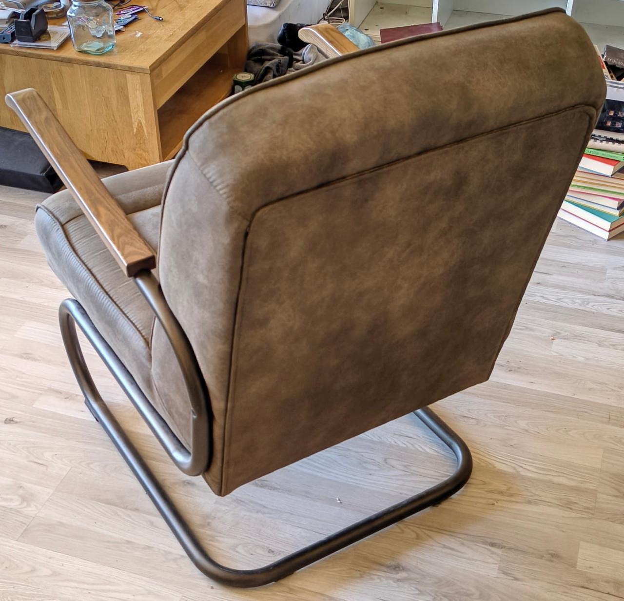 Fauteuil in olijfgroen met rugvering