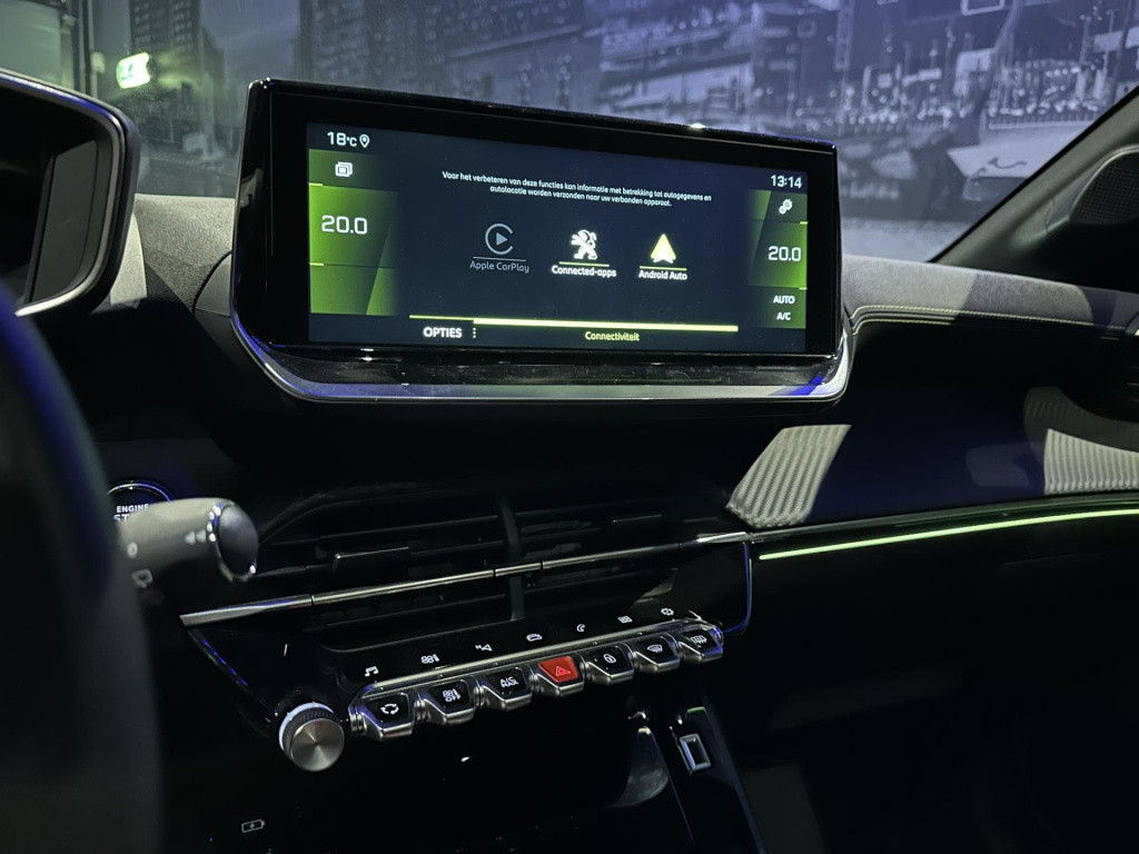 Peugeot 208 1.2 puretech gt *pano*camera*carplay*