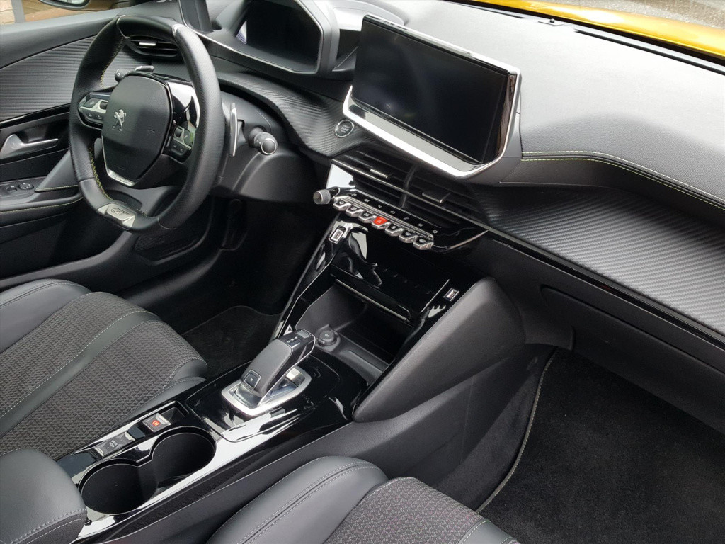 Peugeot 208 gt 1.2 puretech 100pk (vol)automaat (eat8) | navigatie 3d cockp