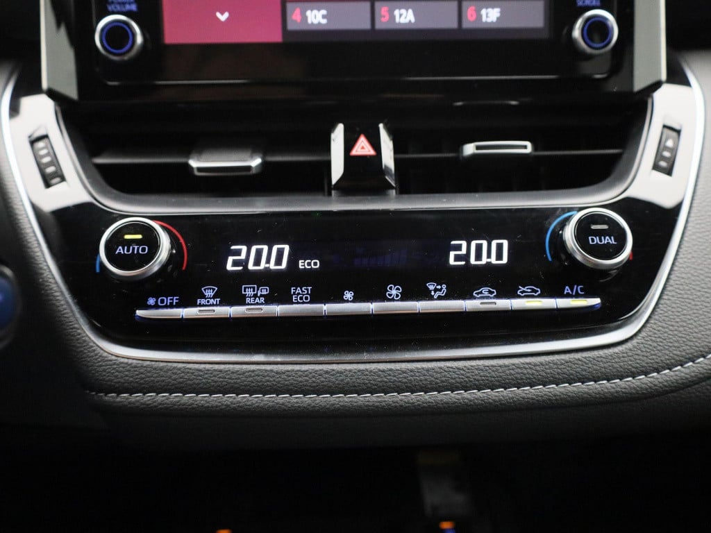 Toyota Corolla 2.0 hybrid dynamic | automaat | lmv | cruise control | stoel