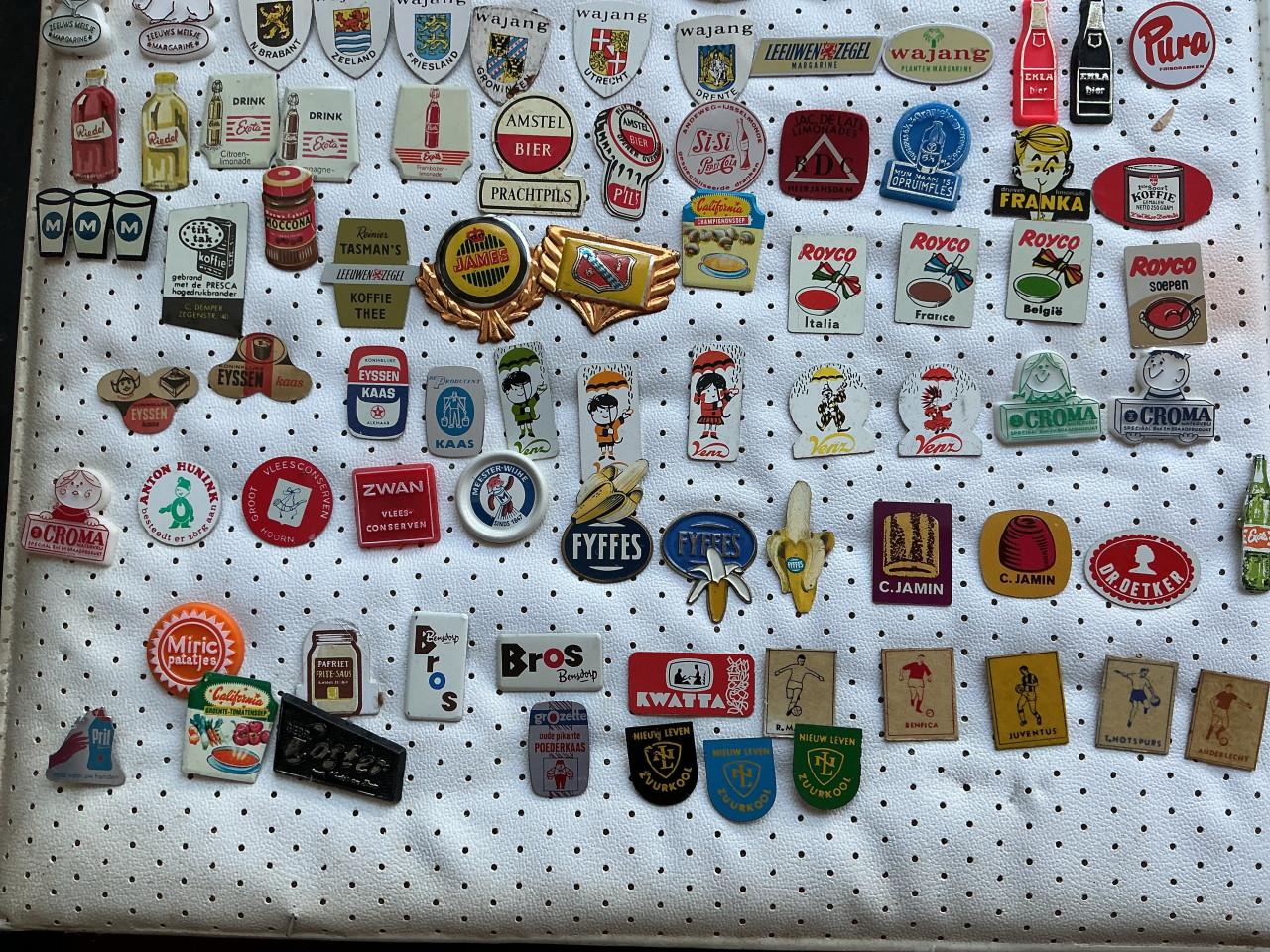 Speldjes verzameling ongeveer 260 stuks