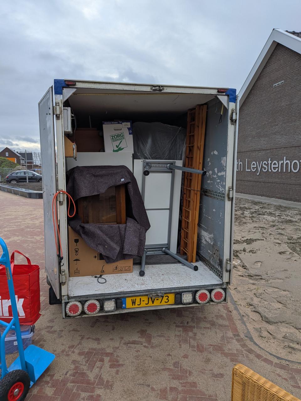Vervoersdienst Vervoeren van meubels en goederen.
