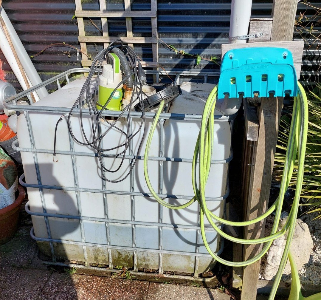IBC watertank incl.pomp 10 mtr.tuinslang &mtr.draad
