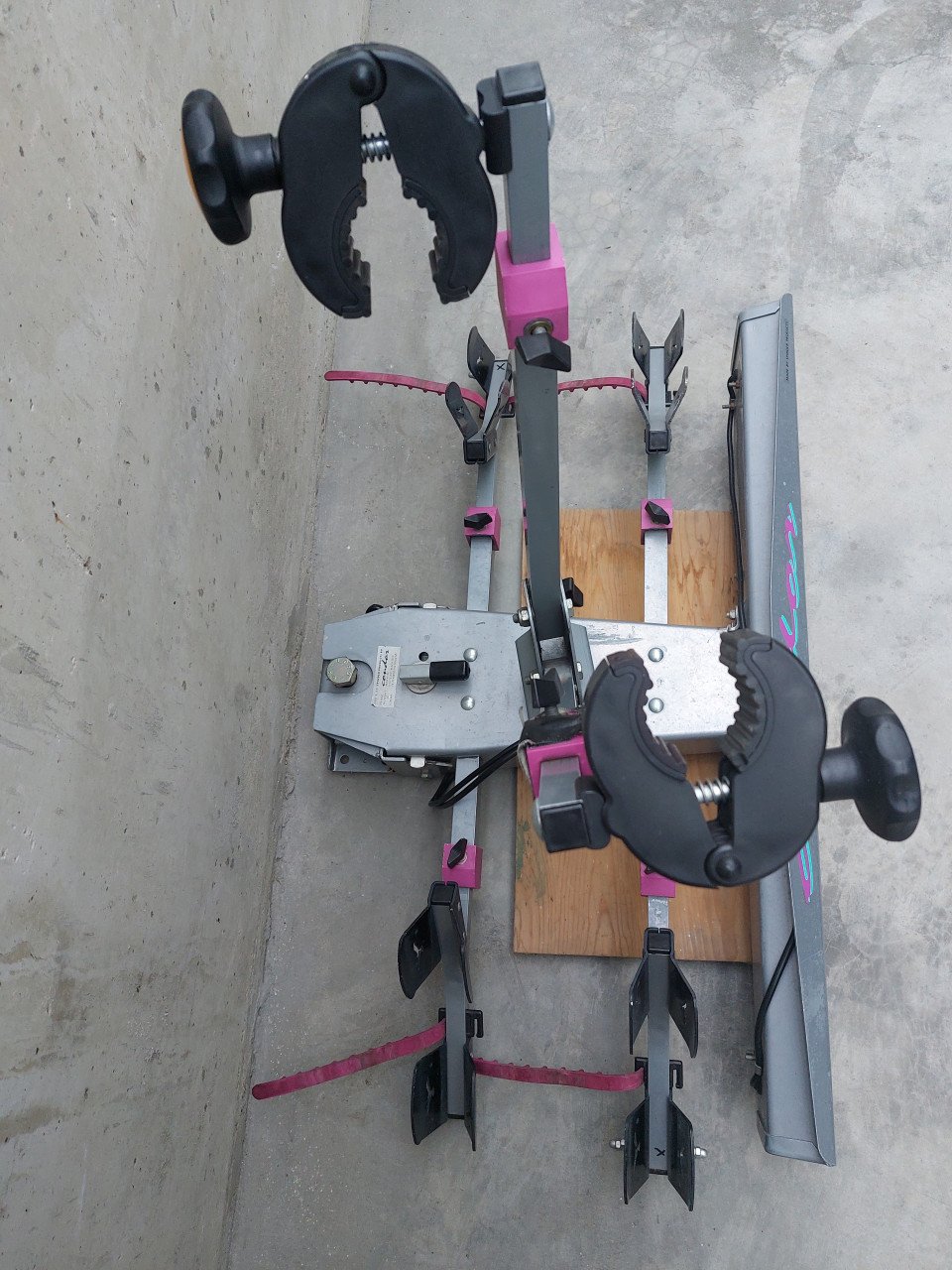 Fietsendrager Condor RC-2-F, kantelbaar, framebevestiging + THULE oprijgoot
