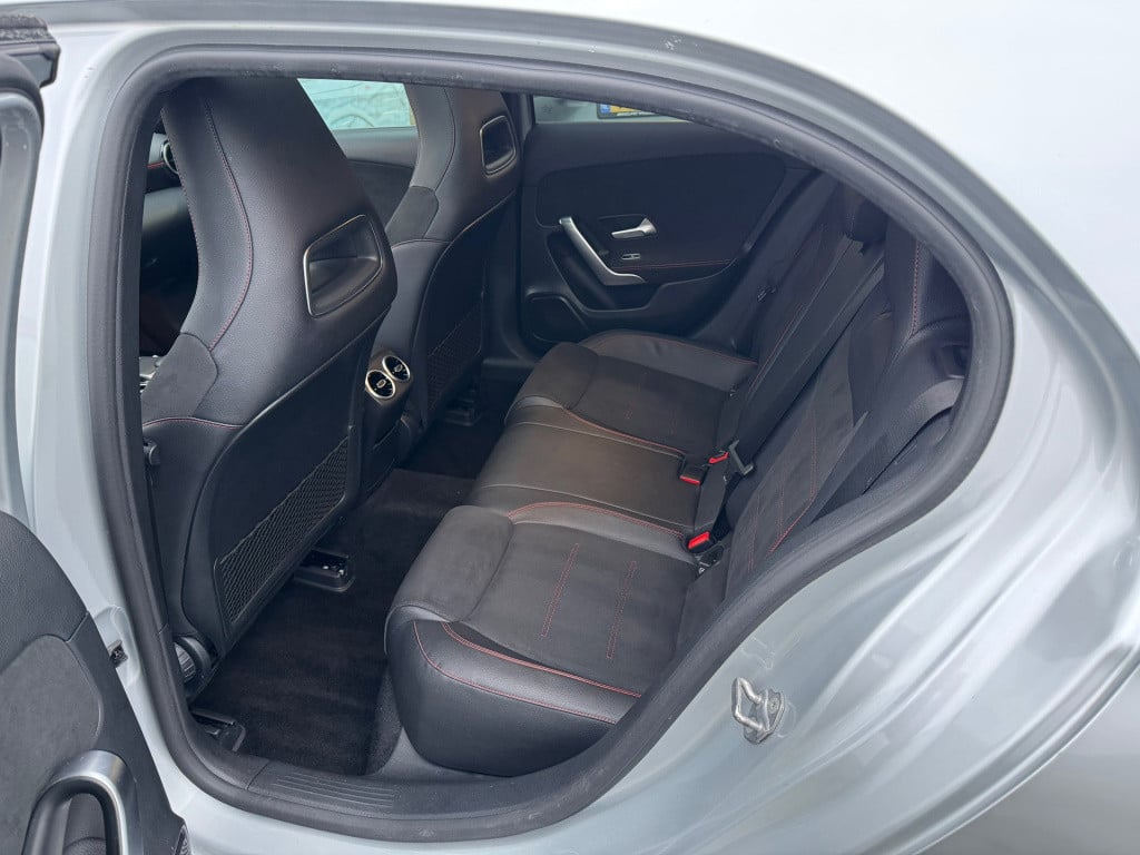 Mercedes-Benz A-Klasse 180 business solution amg night -pakket automaat , p