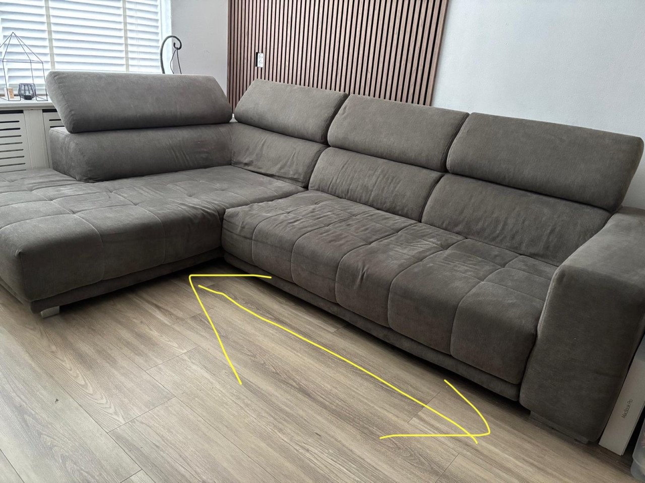 Elektrische grijze hoekbank