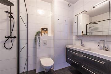 Douchescherm, wasmeubel met dubbele wasbak met spiegelkast, badkamer