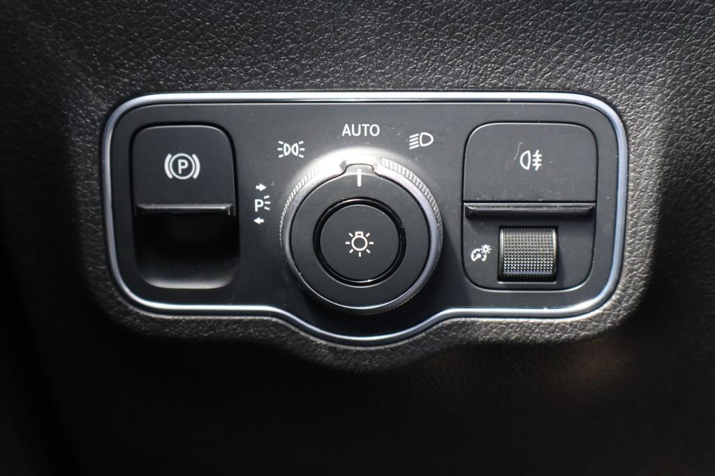 Mercedes-Benz Glb 200 business solution amg 163 pk i panoramadak i trekhaak