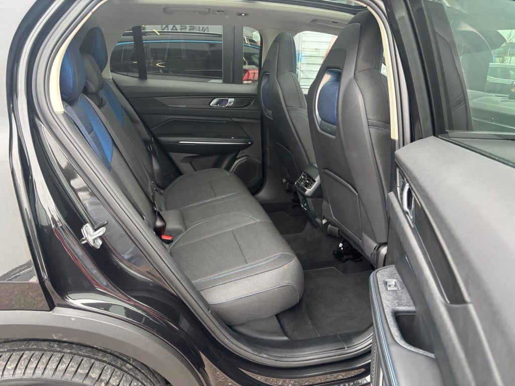 Lynk & Co 01 1.5 261pk, pano, 360gr camera, adaptive cc, carplay