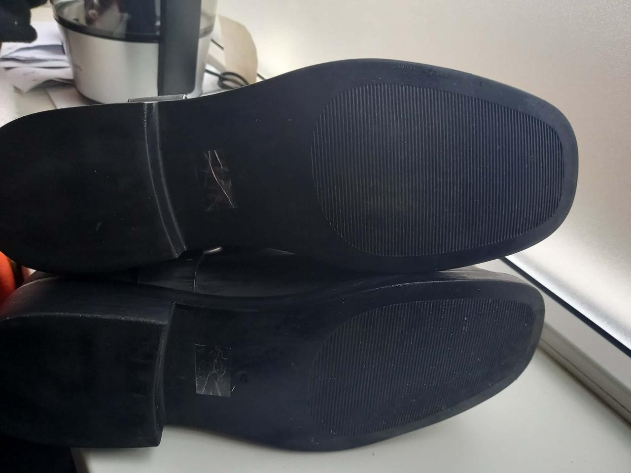 Een prachtige leren herenlaars van het merk ONLY te koop.MAAT 42