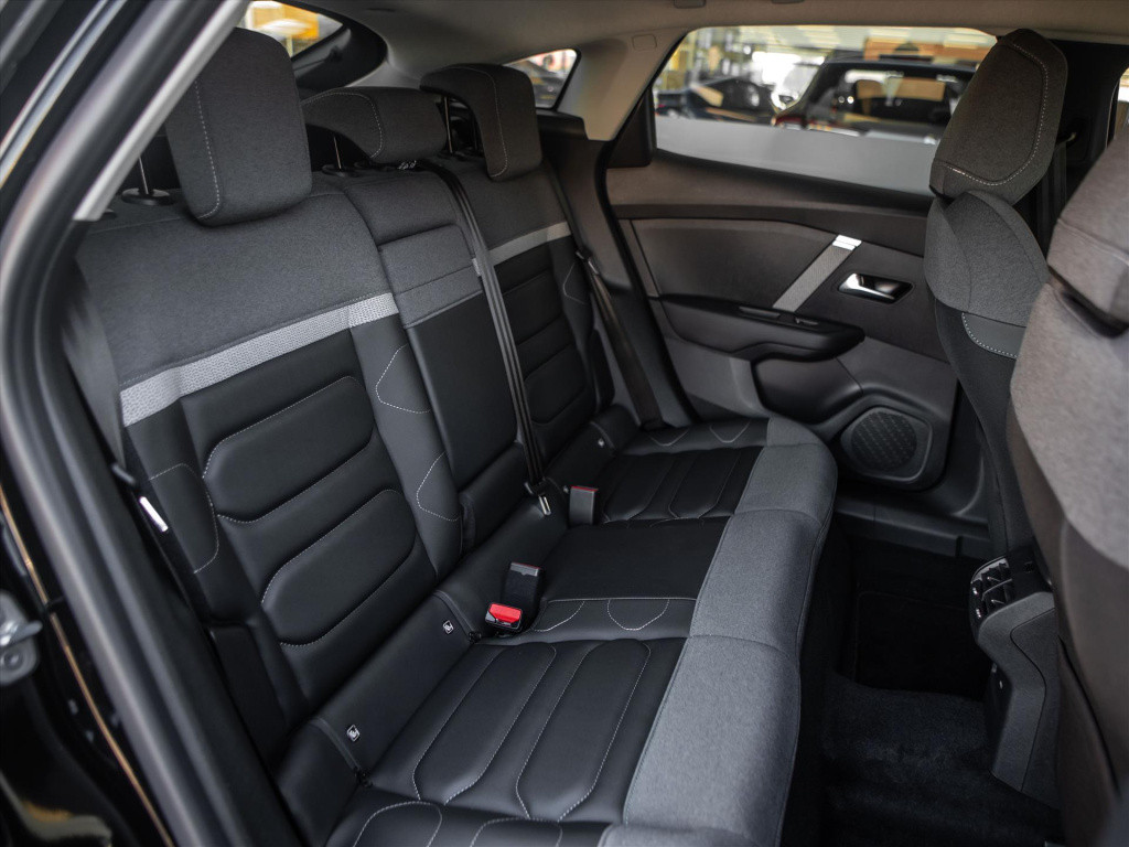 Citroen C4 1.2 hybrid 136pk e-dcs6 plus automaat | camera | park. sensoren 