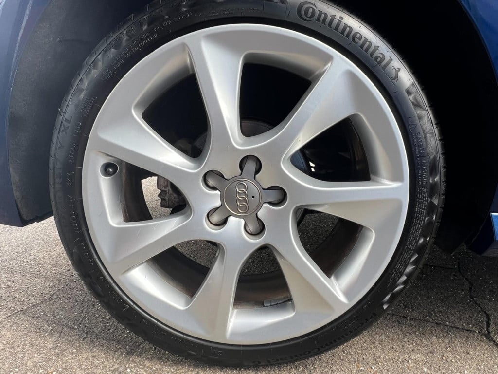 Audi A1 Sportback 1.0 tfsi adrenalin, s-line, navi enz...