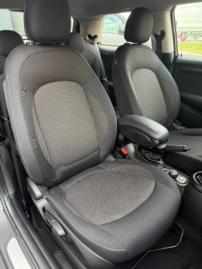 Mini Cooper 1.5 - business