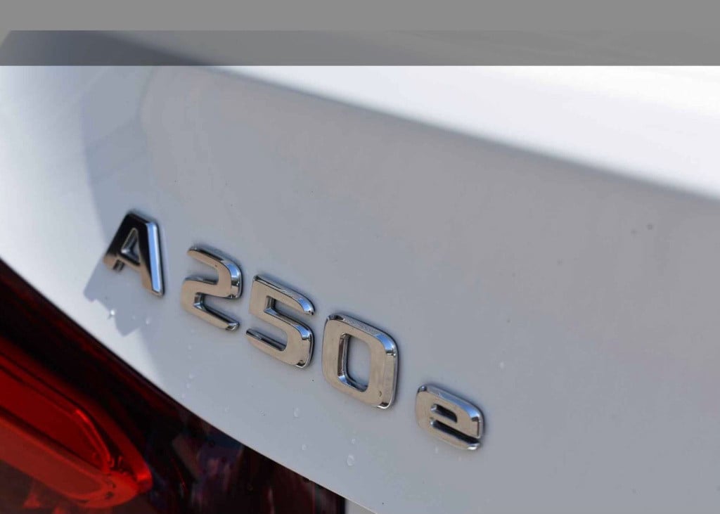 Mercedes-Benz A-Klasse 250 e business solution amg limited l panoramaschuif