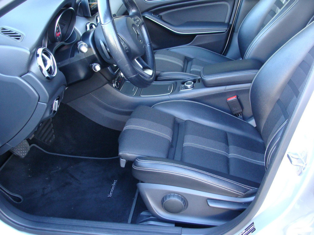Mercedes-Benz Gla-klasse 180 premium urban