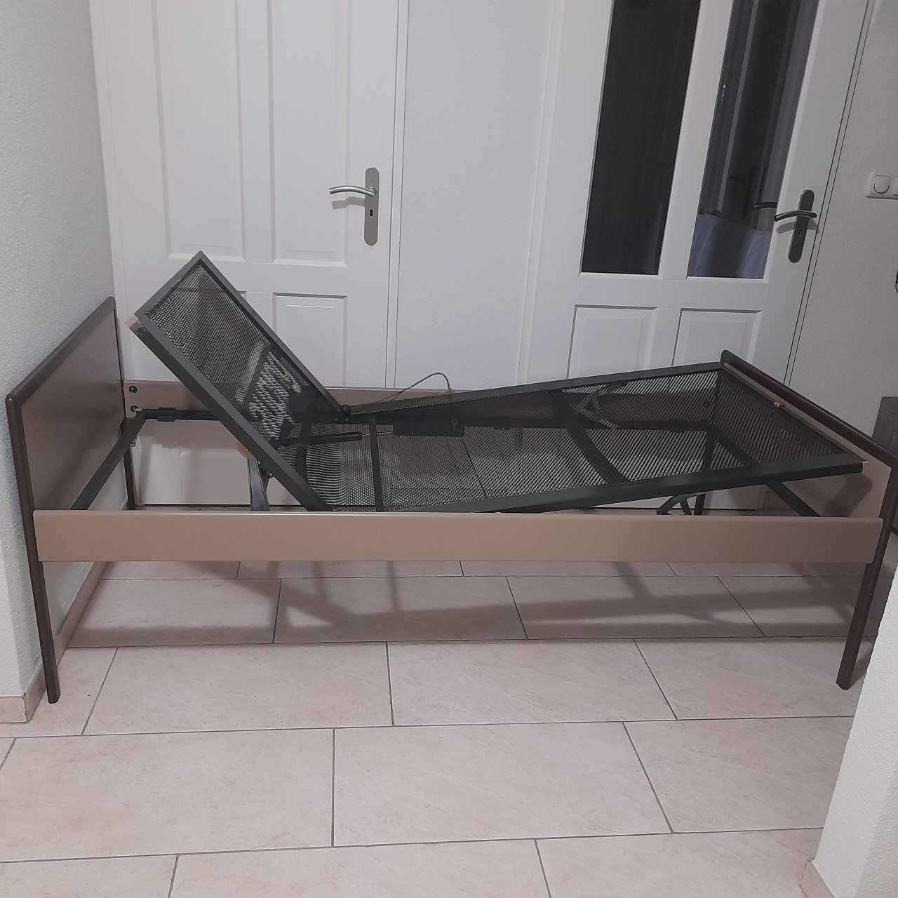 Auping bed 90 x 190 met verstelbare spiraal bodem ( in goede staat )