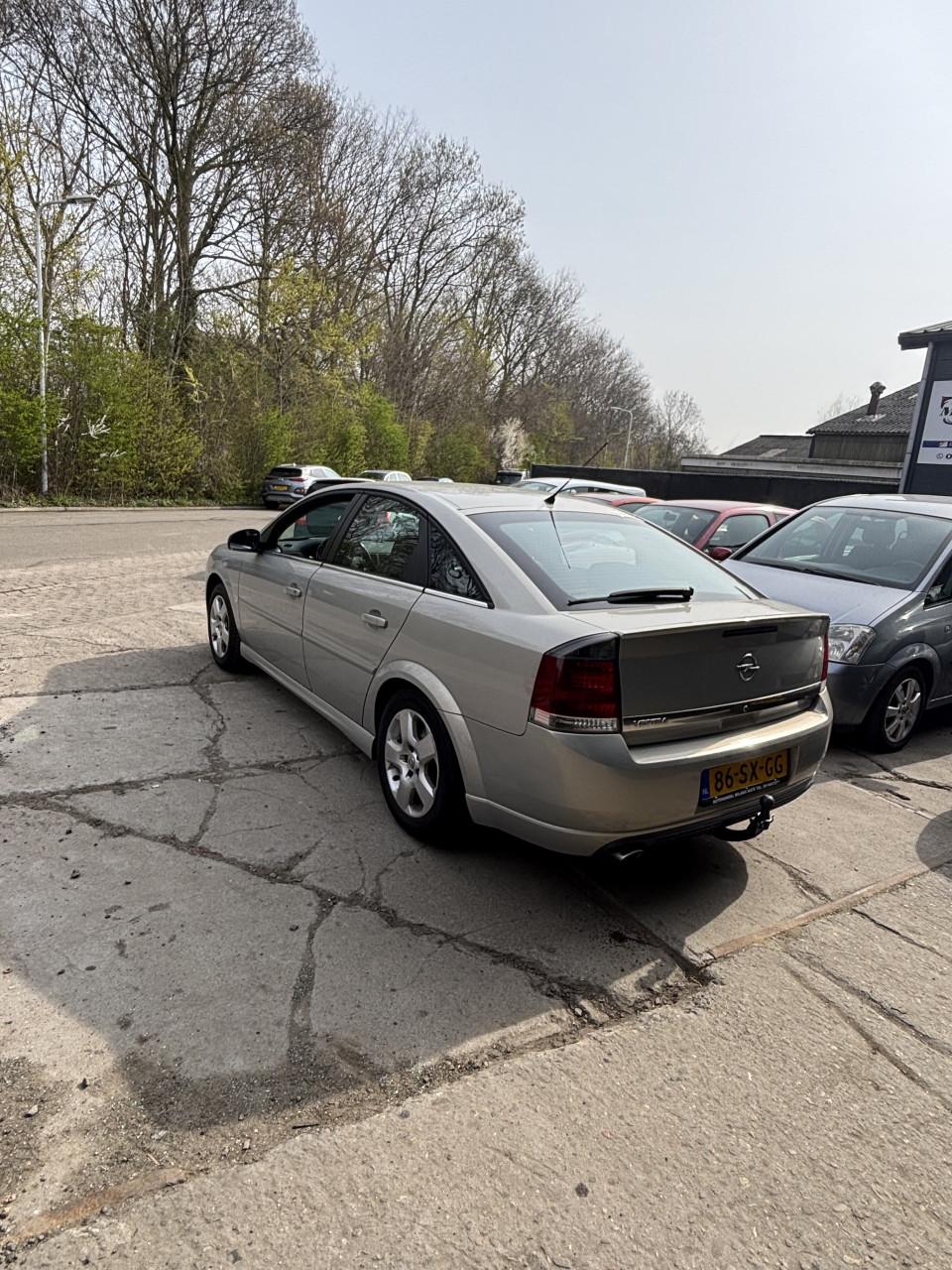 Opel Vectra met een jaar apk