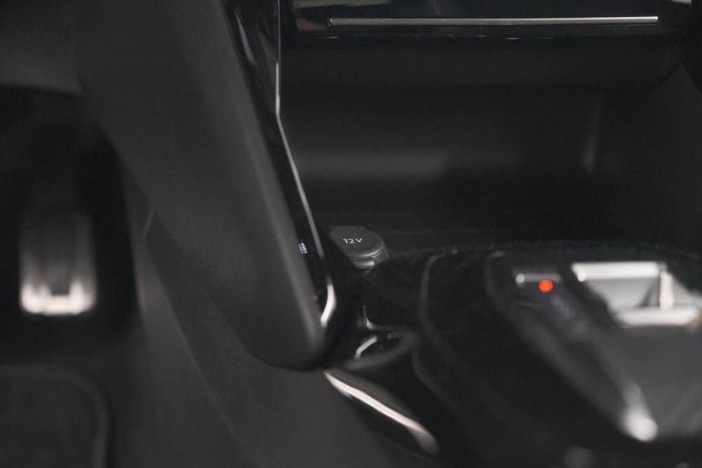 Peugeot 2008 puretech 130 eat8 gt | 360 camera | stoelmassage | adaptieve c