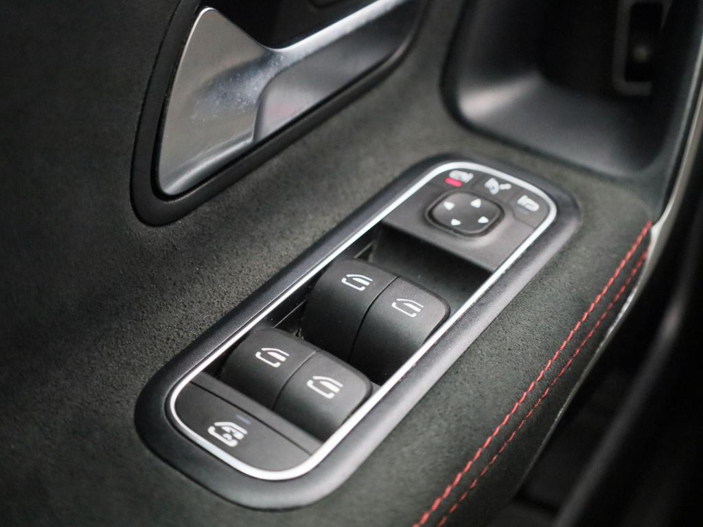 Mercedes-Benz A-Klasse limousine a 250 e amg line | automaat | panoramadak 