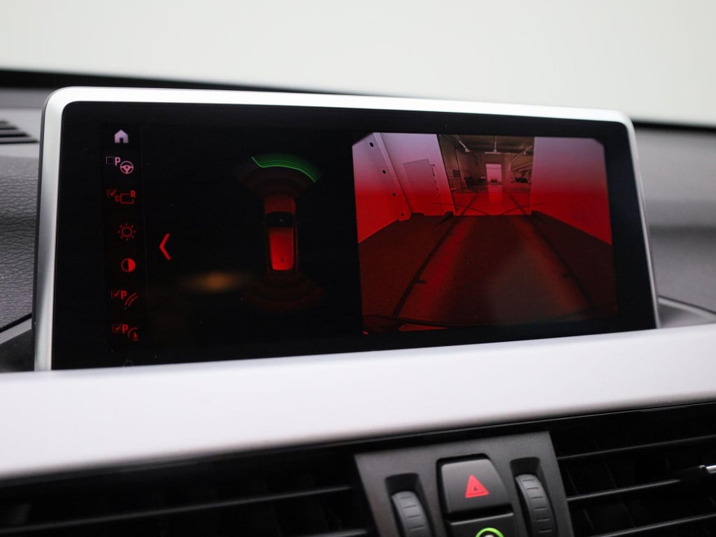 BMW X1 sdrive18i executive | automaat | navigatie | verwarmde stoelen | ele