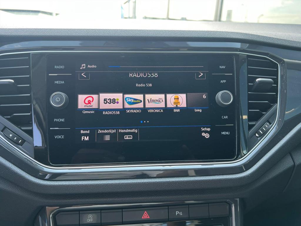 Volkswagen T-roc 1.5 tsi 150pk t-roc sport | dsg | trekhaak | led