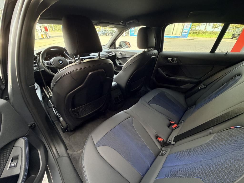 BMW 1 Serie 118i m-sport | carplay | parkeer sensoren | dab | cruise contro