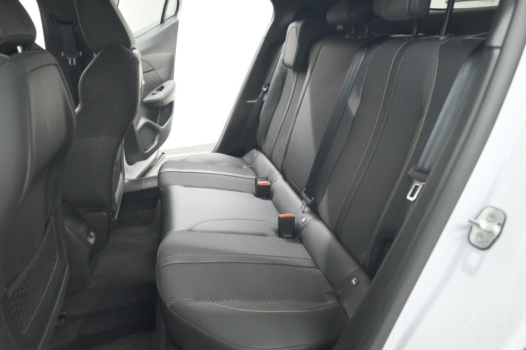 Peugeot 2008 puretech 130 eat8 gt | camera | apple carplay | parkeersensore