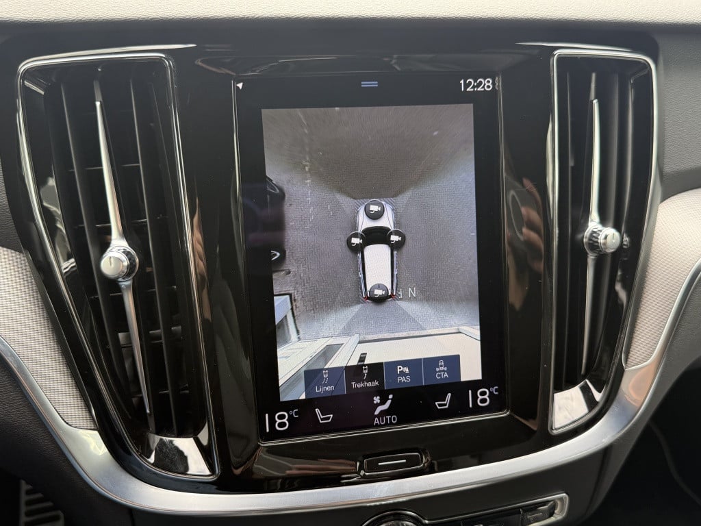 Volvo V60 t6 340pk recharge r-design| panodak| adap.cruise| 360camera| tre