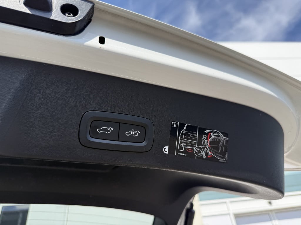 Volvo XC40 t5 262pk recharge r-design | panodak| adap.cruise| 360camera| el