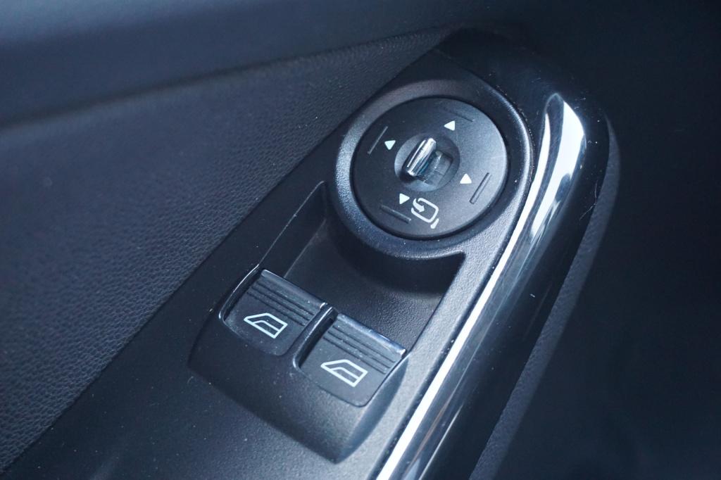 Ford Fiesta 1.0 ecoboost titanium airco / cruise / elektr. ramen / nap