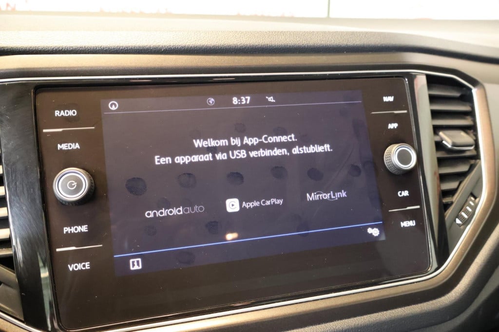 Volkswagen T-roc 1.5 tsi style nl auto, acc, appconnect, trekhaak.