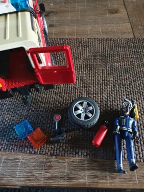 Leuke vintage Bruder Landrover brandweerauto met accessoires...