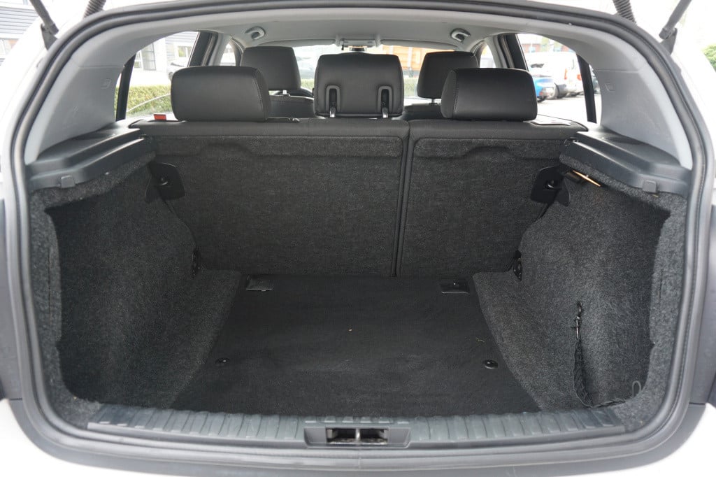 BMW 1 Serie 116i business line airco / elektr. ramen / lm velgen / trekhaak