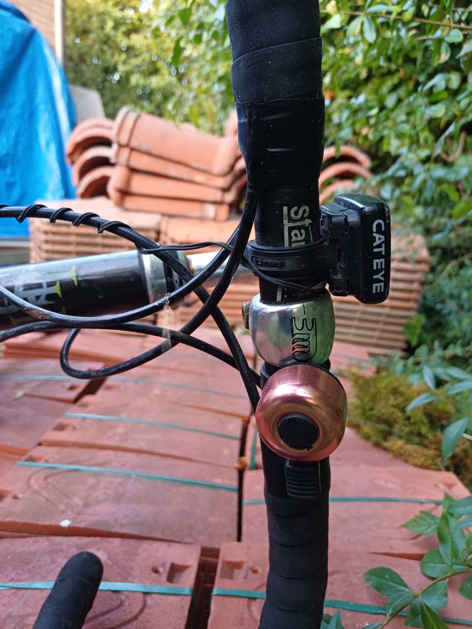 Oude race en moutenbike met campagnolo en shimano onderdelen.