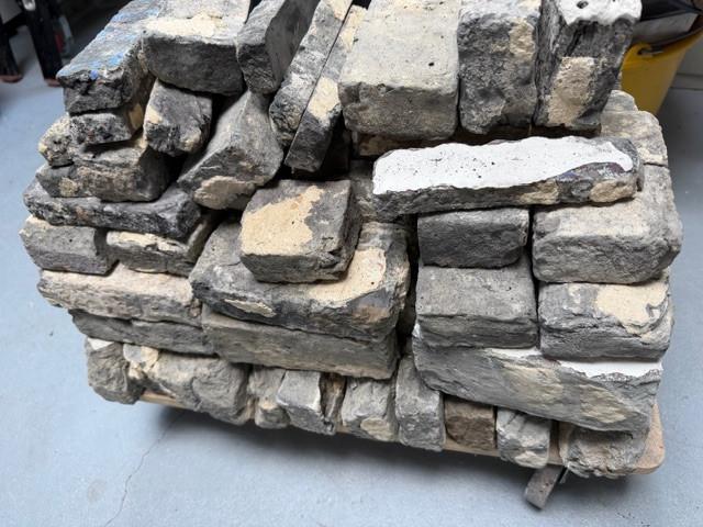 Antieke grijze paepsteentjes