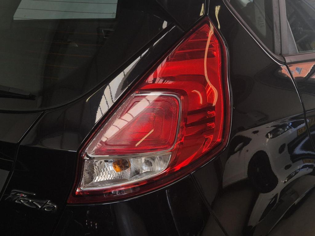 Ford Fiesta 1.25 / nieuwe db riem / parkeersensoren / stoelverwarming