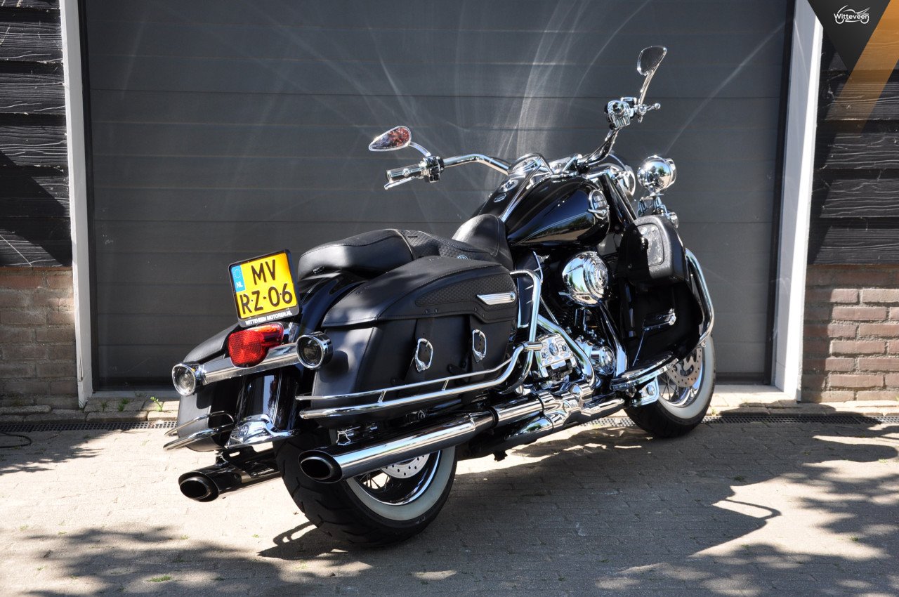 Harley Davidson FLHRC Road King Classic ABS Hele volle motor