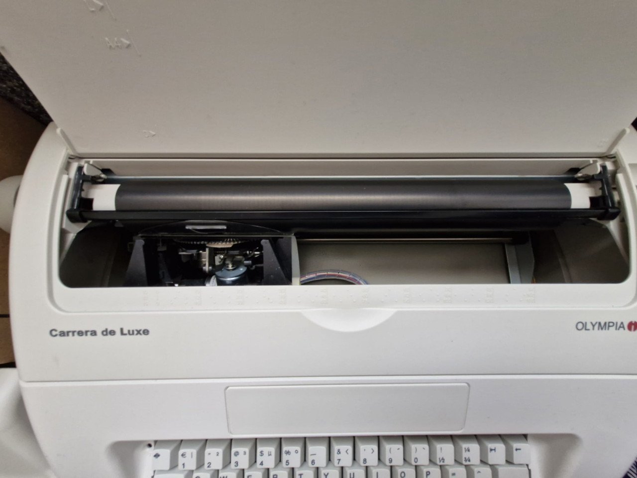 Elektrische schrijfmachine Olympia in nieuw staat