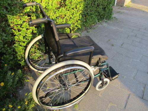Te koop mooie degelijke  Exel van Os  rolstoel met kussen
