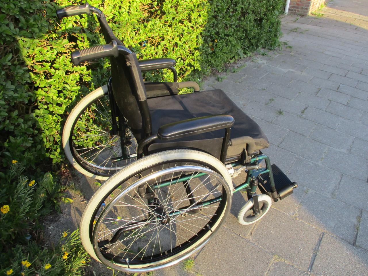 Te koop mooie degelijke  Exel van Os  rolstoel met kussen