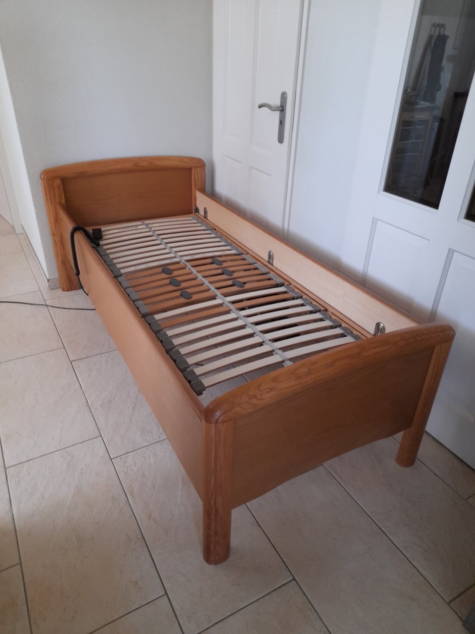 Elektrisch verstelbare Senioren bed 80 x 190 (in goede staat)