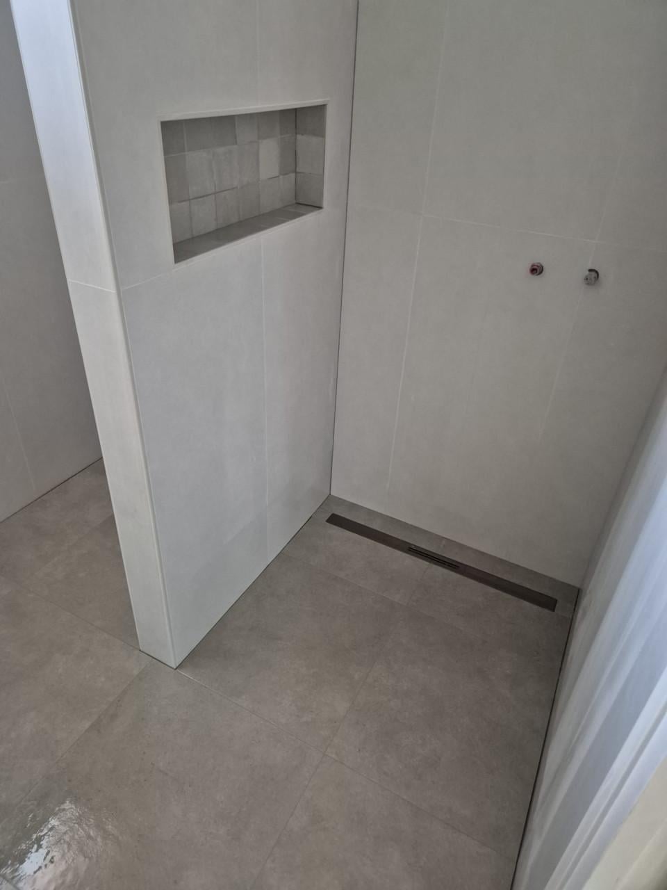 Tegelzetter nodig? Bel/app: 06 21937244 of Mail: jvbtegelzetter@gmail.com