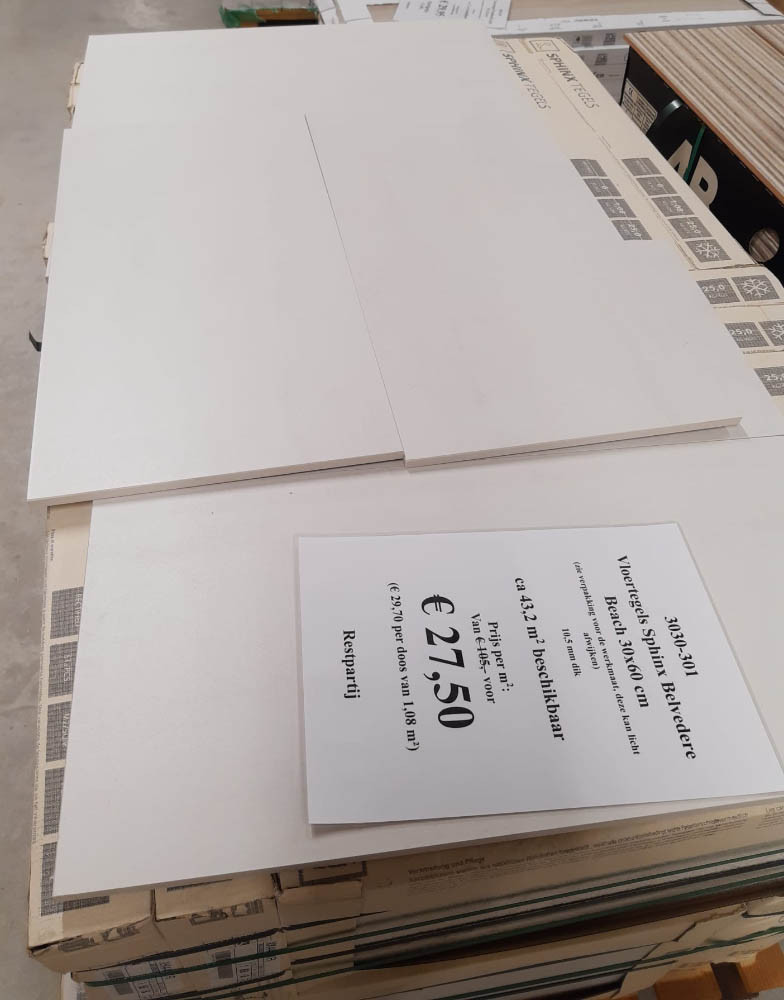 3030-301 ca 5 m² wit/grijze betonlook tegels, 30x60 cm, van € 105,-/m² voor