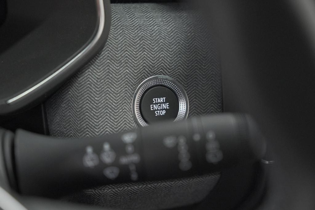 Renault Clio tce 90 techno | 360 camera | adaptieve cruise control | 9.3 in