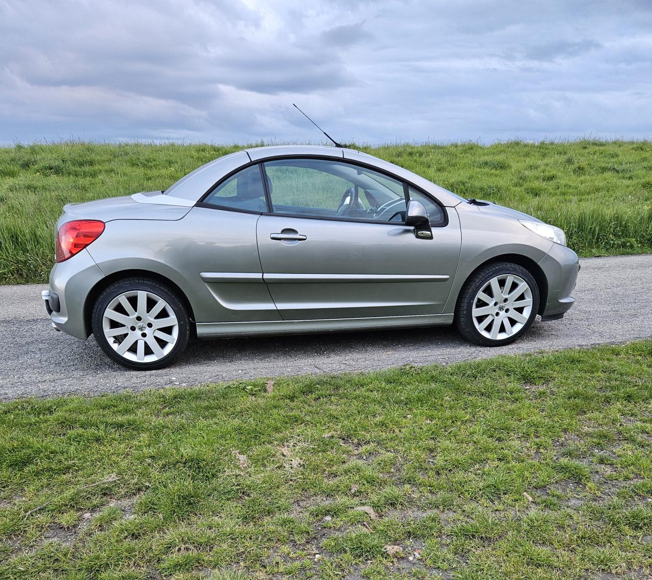 Mooie Peugeot 207cc Cabrio