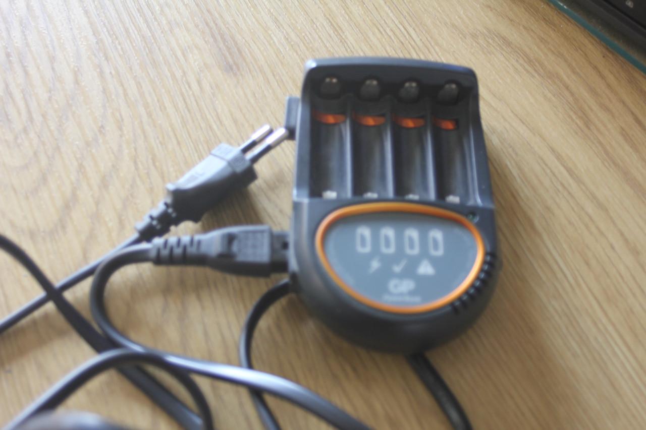 Oplader voor AAA batterijen