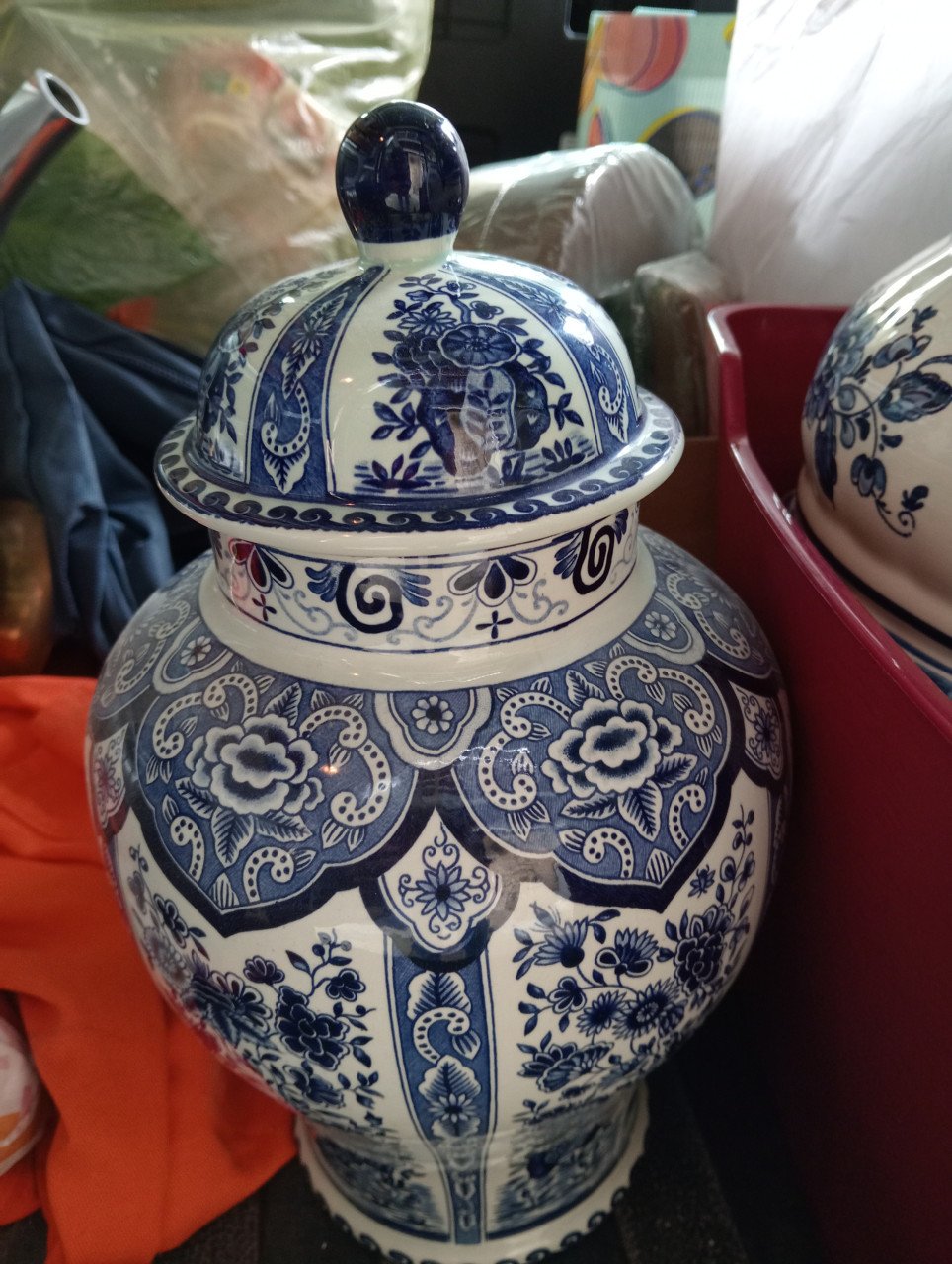 Delfts blauwe dekselvaas en bloempotten
