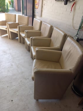 Te Koop 2,4,of 6 stoelen (Goosens)  Italiaans leer